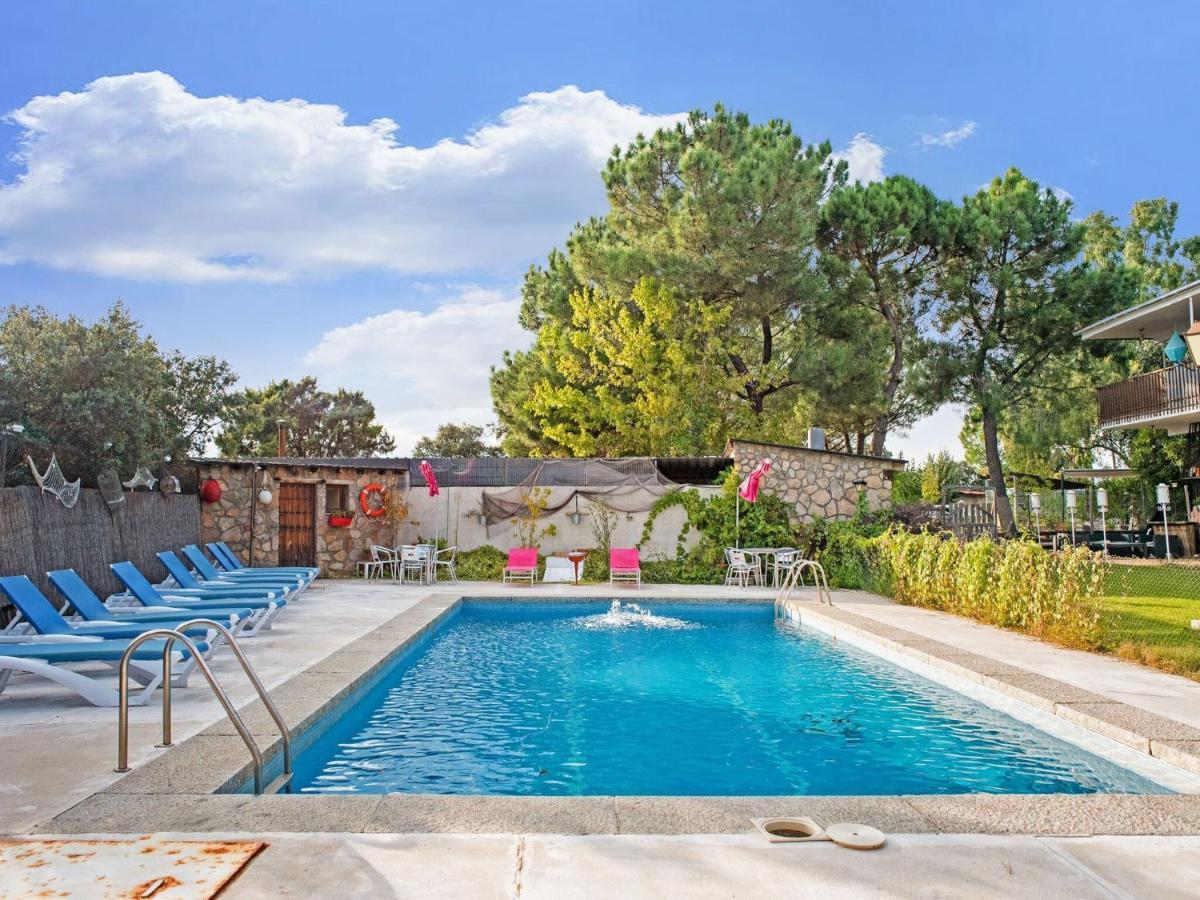 Rural With Shared Garden Pool And Holiday home *